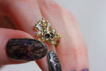 Load image into Gallery viewer, ROSE CUT SKULL RING